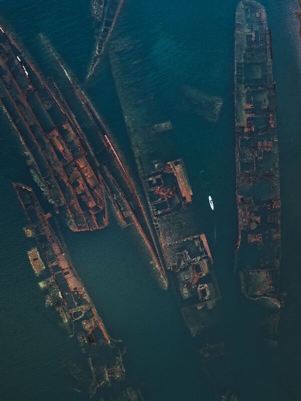 Destroços de navios na baía Truda, Rússia - Sputnik Brasil