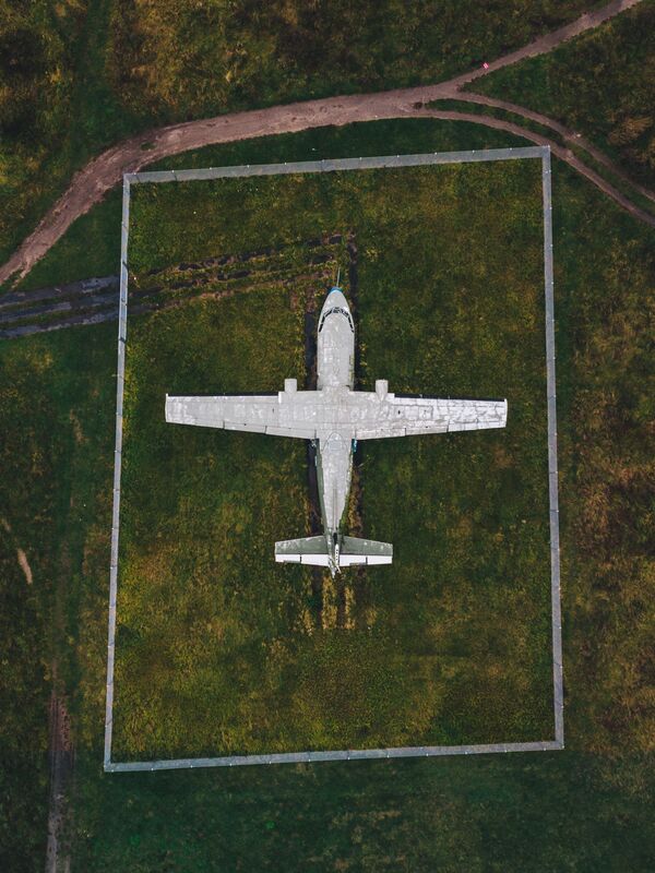 Avião abandonado no aeroporto de Berlim-Tempelhof, Alemanha - Sputnik Brasil