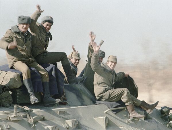 Retirada de contingente limitado de tropas soviéticas do Afeganistão, em 14 de fevereiro de 1989 - Sputnik Brasil