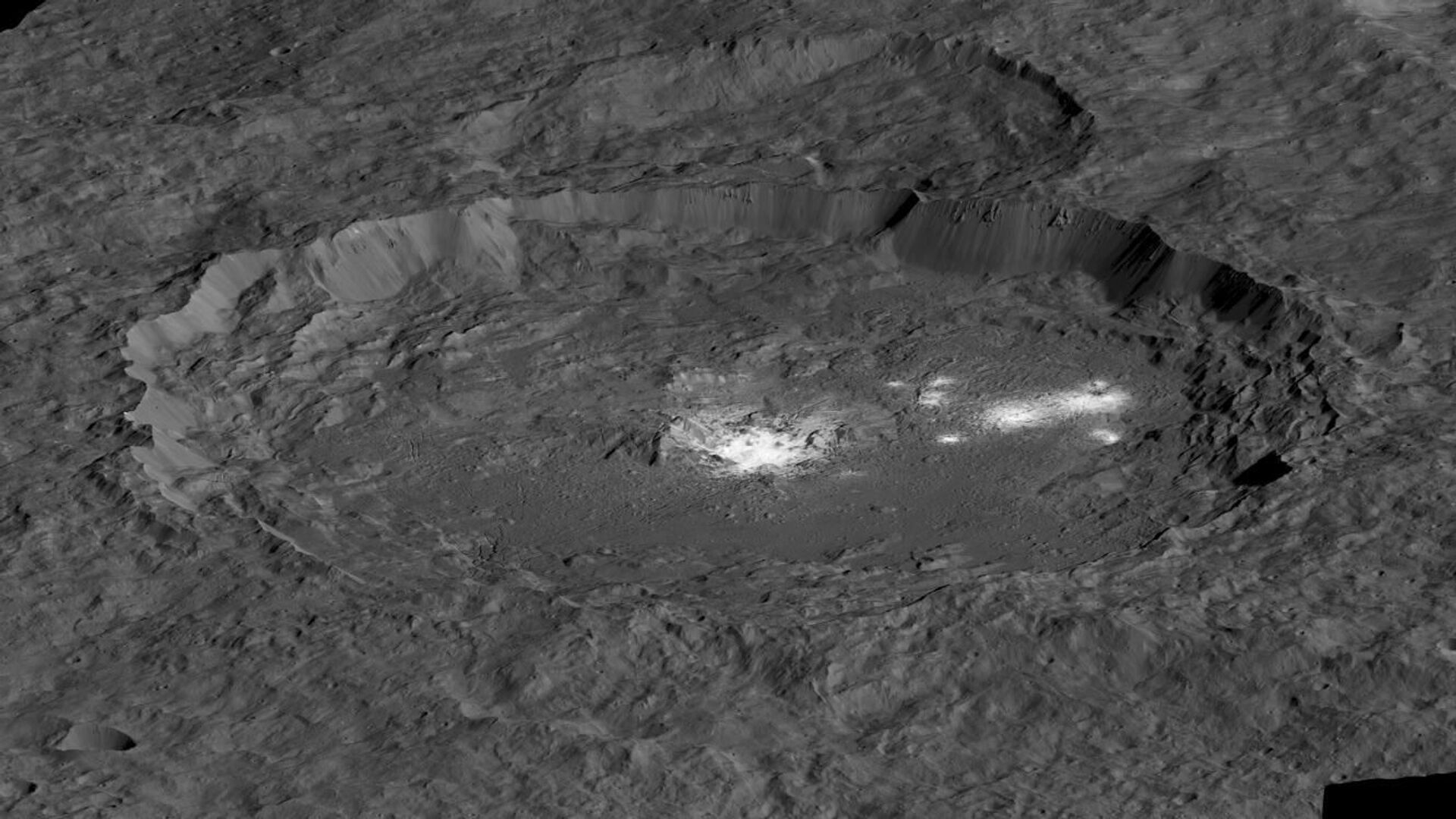 Ao analizar cratera Occator, novo estudo revela existência de gelo no planeta anão Ceres - Sputnik Brasil, 1920, 14.08.2021
