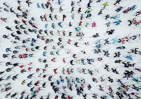 Participantes da corrida de esqui, na cidade de Khimki, região de Moscou, Rússia - Sputnik Brasil