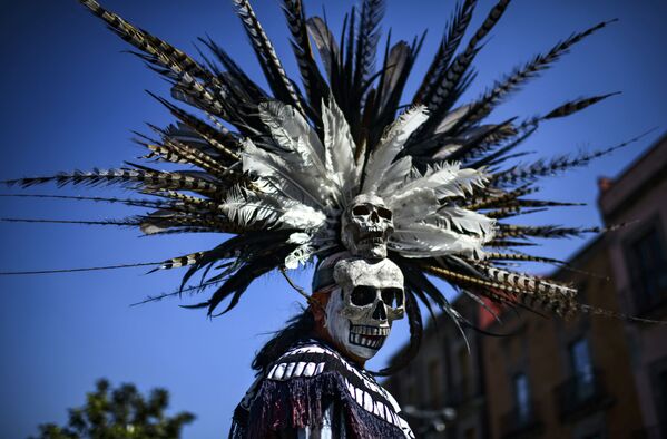 Indígena mexicano participa de cerimônia de purificação na Praça Zócalo, na Cidade do México, em 10 de fevereiro de 2019 - Sputnik Brasil
