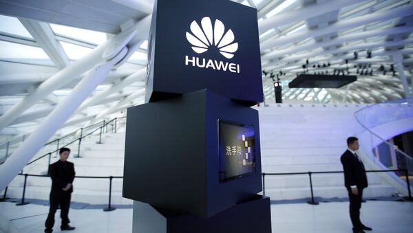 Loja da Huawei  em Pequim. - Sputnik Brasil