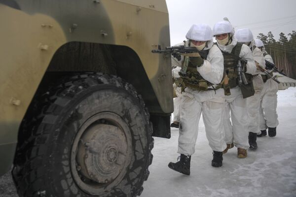 Militares durante fase final dos exercícios táticos no polígono de Dubrovka, Rússia. - Sputnik Brasil