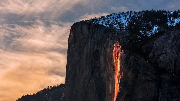 Cascata de fogo no Parque Nacional de Yosemite, EUA - Sputnik Brasil