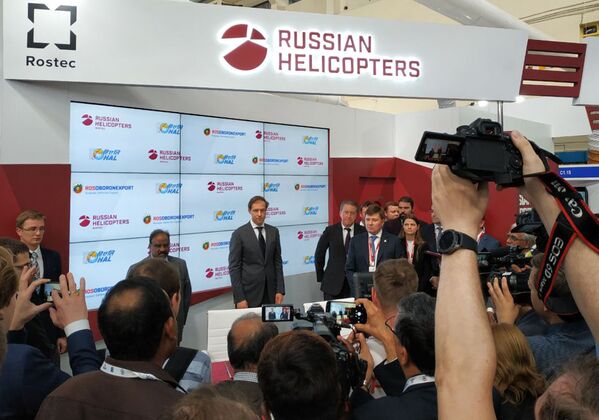 Cerimônia de assinatura de contratos entre a empresa Helicópteros da Rússia com companhias indianas no âmbito da exposição Aero India 2019 em Bangalore - Sputnik Brasil