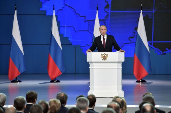 O presidente da Rússia, Vladimir Putin discursa com sua mensagem anual à Assembleia Federal - Sputnik Brasil