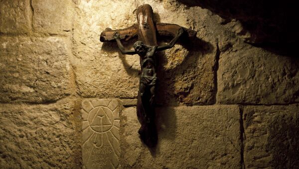 Crucifixo na Caverna de São Jerônimo sob a basílica da Natividade - Sputnik Brasil
