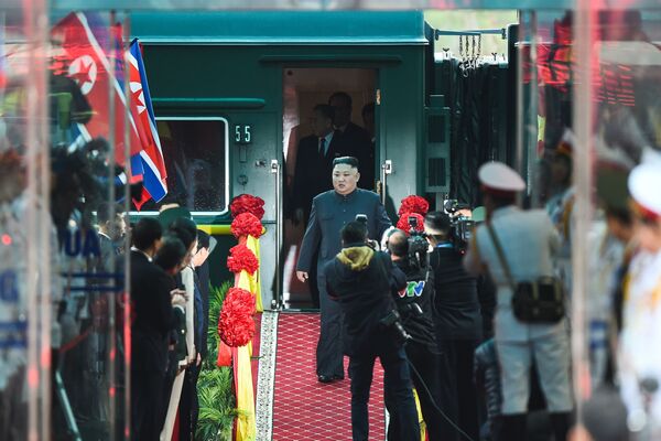 O líder norte-coreano Kim Jong-un chegou à estação na cidade vietnamita de Dong Dang, na fronteira com a China, em 26 de fevereiro de 2019 - Sputnik Brasil