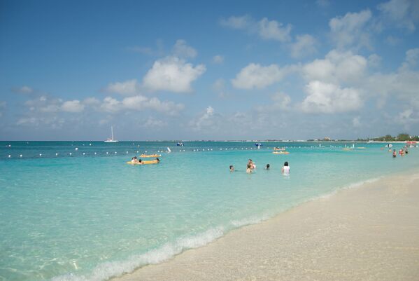 Praia Seven Mile, localiza-se na ilha Grand Cayman, a sul de Cuba - Sputnik Brasil