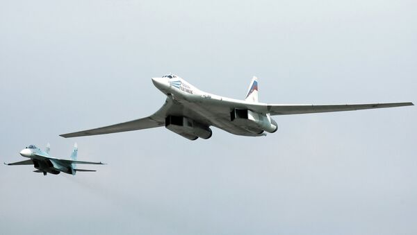 Bombardeiros russos Tu-160 durante patrulhamento aéreo - Sputnik Brasil