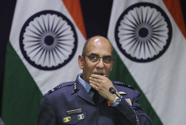 Vice-marechal da Força Aérea da Índia, R.G.K. Kapoor, durante o briefing sobre a derrubada dos aviões indianos, em 27 de fevereiro de 2019, em Nova Deli - Sputnik Brasil