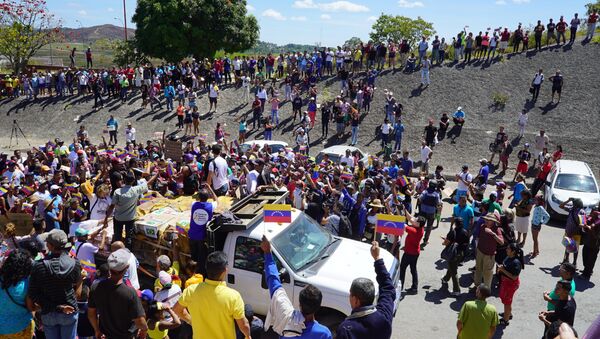 Caminhonete com ajuda humanitária brasileira bloqueada na fronteira da Venezuela - Sputnik Brasil