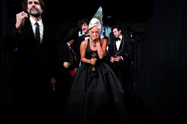 Cantora Lady Gaga chora ao ganhar prêmio de Melhor Canção Original no Oscar, em Hollywood, na Califórnia (EUA), 24 de fevereiro de 2019 - Sputnik Brasil