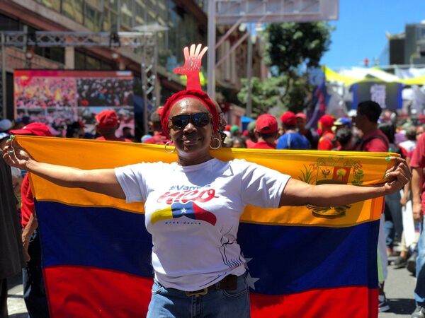 Participante de manifestação de apoio ao presidente venezuelano Nicolás Maduro em Caracas, Venezuela - Sputnik Brasil