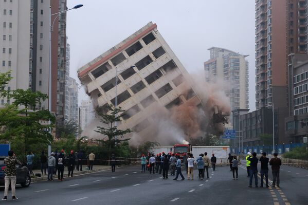 Demolição de um edifício na cidade chinesa de Haikou, em 24 de fevereiro de 2019 - Sputnik Brasil