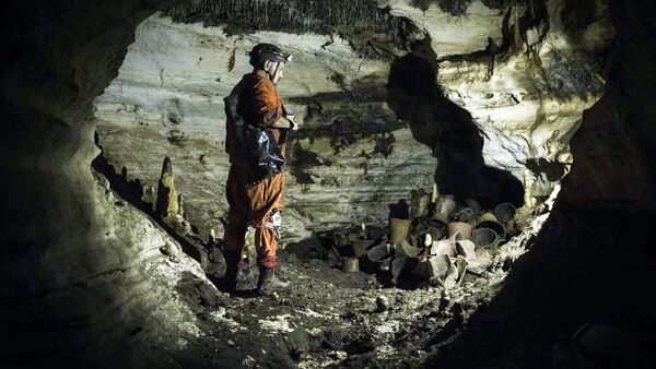 Arqueólogo Guillermo de Anda na caverna Balamkú (imagem referencial) - Sputnik Brasil