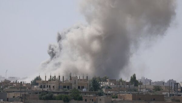 Fumaça sobe da província de Raqqa, na Síria. (Arquivo) - Sputnik Brasil