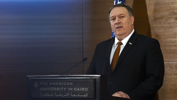 O secretário de Estado, Mike Pompeo, fala a estudantes da Universidade Americana do Cairo. - Sputnik Brasil