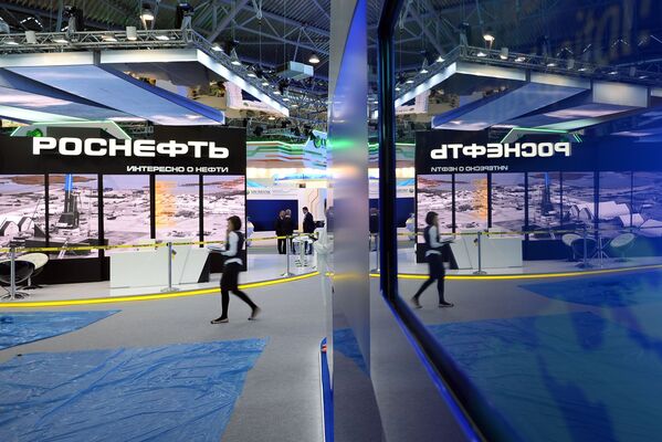 Pavilhão de Rosneft antes da abertura do Fórum Econômico Internacional em São Petersburgo 2015. - Sputnik Brasil