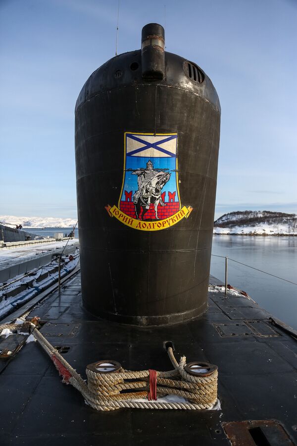 Submarino nuclear K-535 Yuri Dolgoruky, da Frota do Norte da Rússia, no amarradouro em Gadjiyevo - Sputnik Brasil