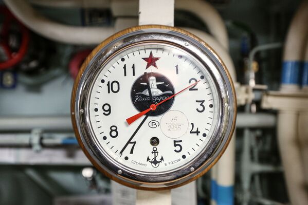 Relógios do comandante no compartimento interior do submarino nuclear K-535 Yuri Dolgoruky - Sputnik Brasil