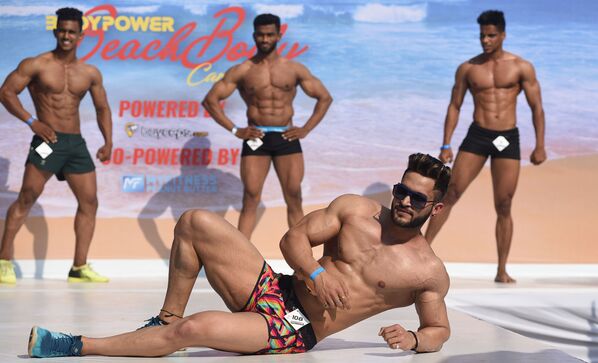 Modelos fitness indianos durante carnaval de corpos praieiros Body Power Beach Show em Goa - Sputnik Brasil