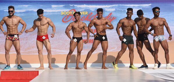 Participantes do Body Power Beach Show, Goa - Sputnik Brasil