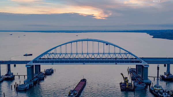Ponte da Crimeia através do estreito de Kerch, que liga a península da Crimeia à região de Krasnodar, na Rússia - Sputnik Brasil