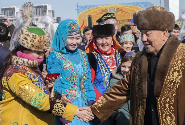 Primeiro presidente do Cazaquistão, Nursultan Nazarbaev, durante a festa tradicional Noruz na capital cazaque - Sputnik Brasil