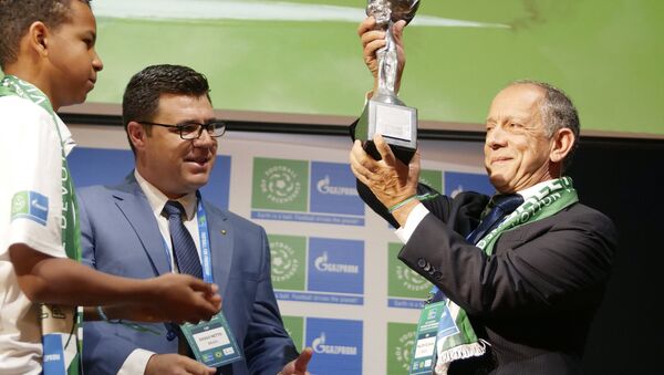 Walter Feldman, secretário-geral da Confederação Brasileira de Futebol, durante a entrega da Taça dos Nove Valores no âmbito do programa Futebol pela Amizade - Sputnik Brasil