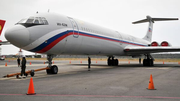 Il-62 russo que chegou à Venezuela com militares e equipamento - Sputnik Brasil