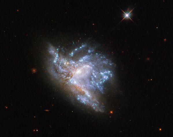 Galáxias PGC 57039 e PGC 200329 colidindo na constelação de Hércules - Sputnik Brasil