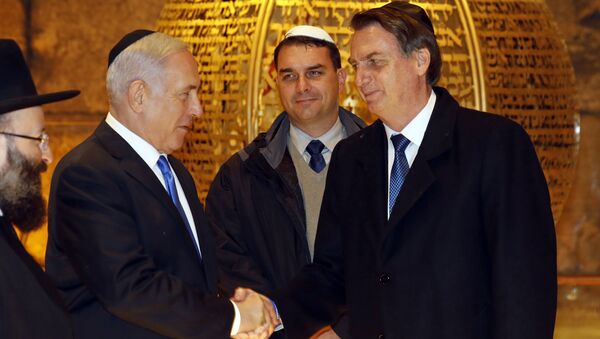 O presidente brasileiro, Jair Bolsonaro, e o primeiro-ministro israelense, Benjamin Netanyahu, durante uma visita a uma sinagoga em Israel.  - Sputnik Brasil