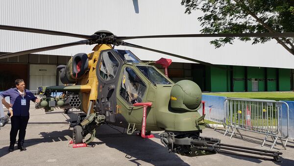 Helicóptero militar T129 Atak, da empresa Turkish Aerospace - Sputnik Brasil
