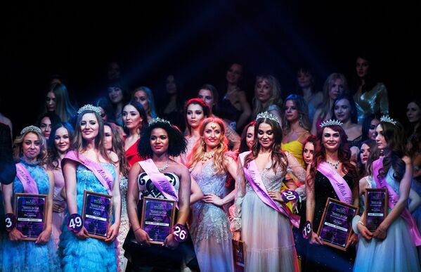 Lindas finalistas do Miss Internacional Mini 2019 posam juntas em Moscou - Sputnik Brasil