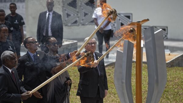 Líderes da União Africana , União Europeia e o presidente de Ruanda participam de homenagem ao aniversário de 25 anos do genocídio que deixou 800 mil tutsis e hutus mortos em apenas 10 dias em Ruanda. - Sputnik Brasil