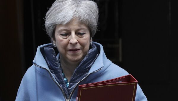 Britain's Prime Minister Theresa May leaves 10 Downing Street in London, Monday, March 25, 2019 - Sputnik Brasil