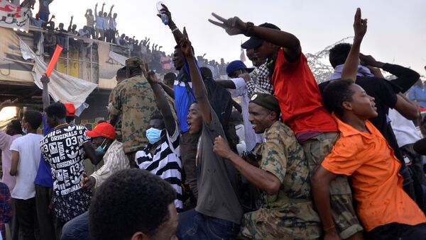 Manifestações no Sudão, 9 de abril de 2019 - Sputnik Brasil