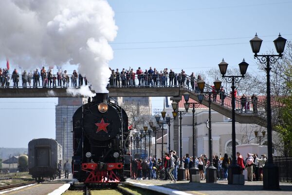 Chegada do Trem da Vitória na Crimeia - Sputnik Brasil