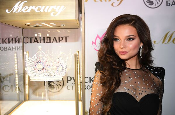 Vencedora do título Miss Rússia 2018, Yulia Polyachikhina, antes da final do concurso deste ano, em 13 de abril de 2019 - Sputnik Brasil