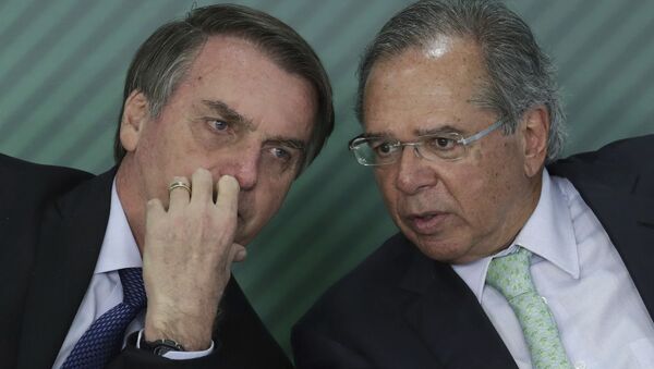 Jair Bolsonaro ao lado do ministro da Economia, Paulo Guedes - Sputnik Brasil