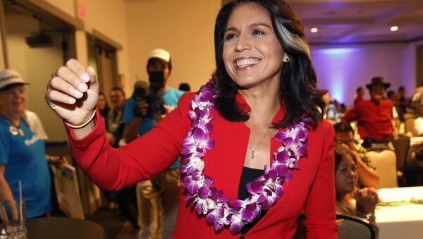 In this Nov. 6, 2018, file photo, Rep. Tulsi Gabbard, D-Hawaii, greets supporters in Honolulu. Gabbard has announced she’s running for president in 2020 - Sputnik Brasil