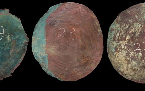 Placas de cobre encontrada em navio holandês naufragado no século 16. - Sputnik Brasil
