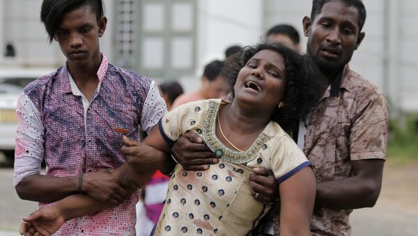 Parentes de vítimas falecidas na sequência de explosões no Sri Lanka - Sputnik Brasil