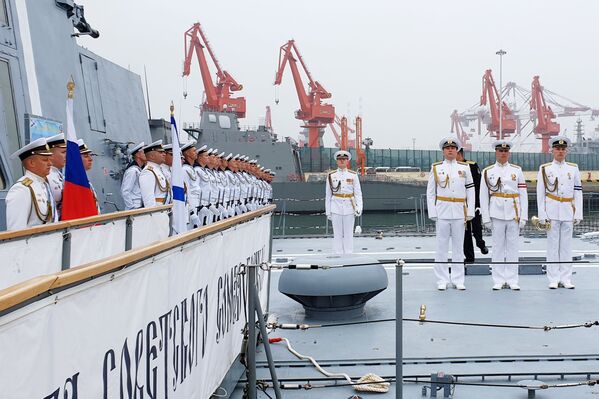 Um grupo de navios russos chegou no porto chinês de Qingdao para participar da celebração - Sputnik Brasil