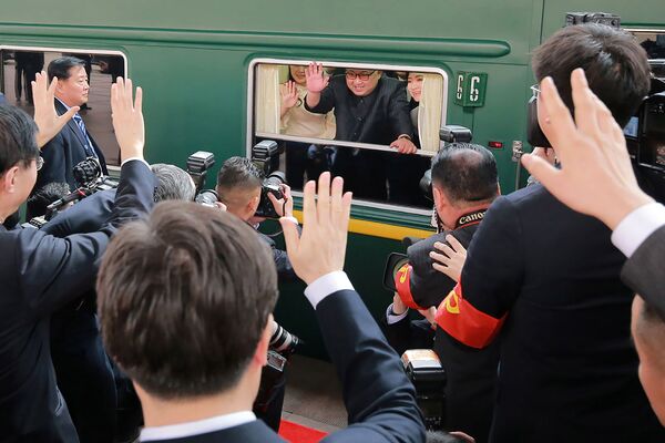 O trem do líder norte-coreano estaciona na estação ferroviária de Pequim - Sputnik Brasil