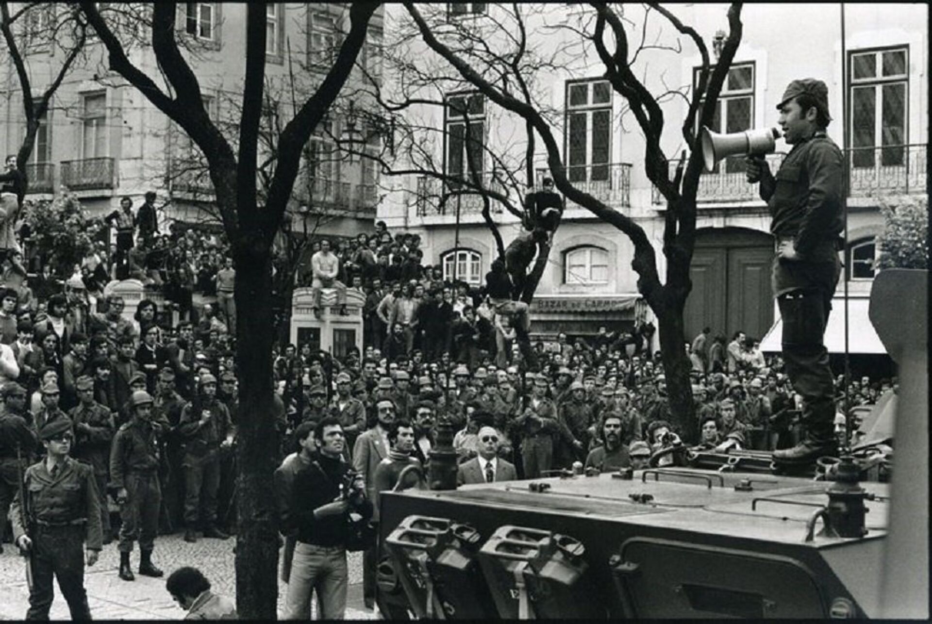 Revolução dos Cravos: comemorações do 25 de Abril voltam às ruas portuguesas, mas com precauções - Sputnik Brasil, 1920, 25.04.2021