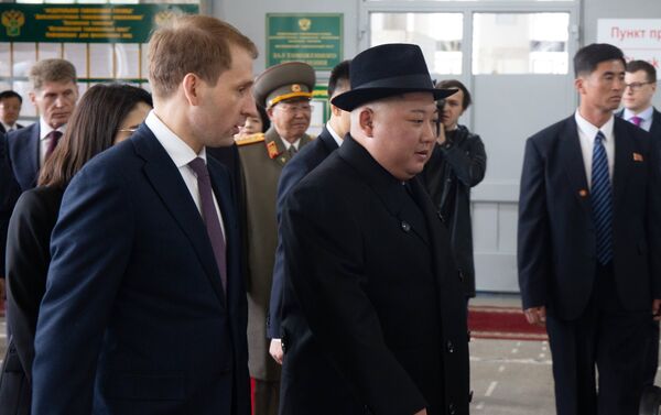 Líder norte-coreano é recebido por oficiais russos - Sputnik Brasil