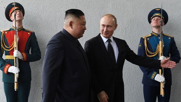 O presidente russo, Vladimir Putin, e o líder norte-coreano Kim Jong-un em cúpula realizada na Rússia - Sputnik Brasil